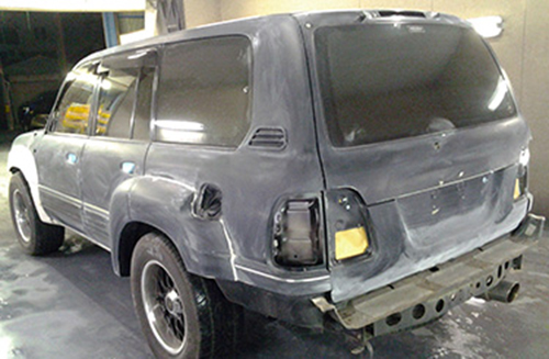 ボディはデカいのでガラス以外のボディー面のペーパーあて作業は・・・