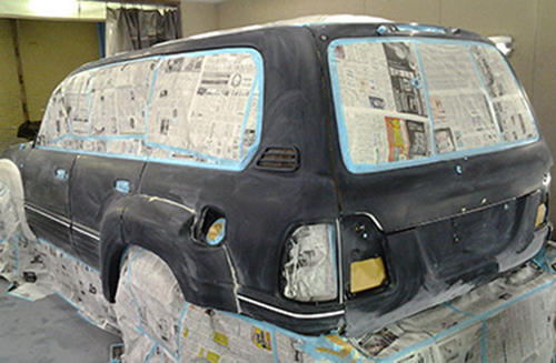 ひたすら純正塗料を削り取るランクル100