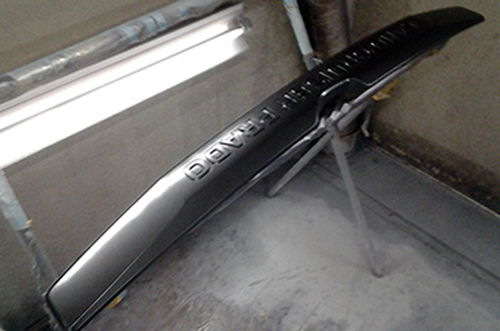 ランクルプラドのリヤモールのマッドグレーペイント施工終了