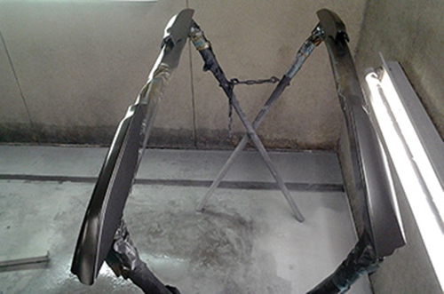 ランクルプラドのルーフレールのマッドグレーペイント施工終了