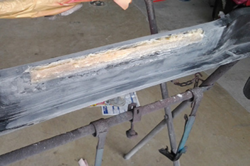 ファイバーにて加工して成形です。